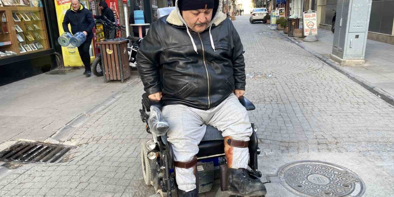 Yüzde 76 Engeli Olmasına Ekmek Parasını Kazanmak İçin Eksi 17 Derecede Simit Satıyor