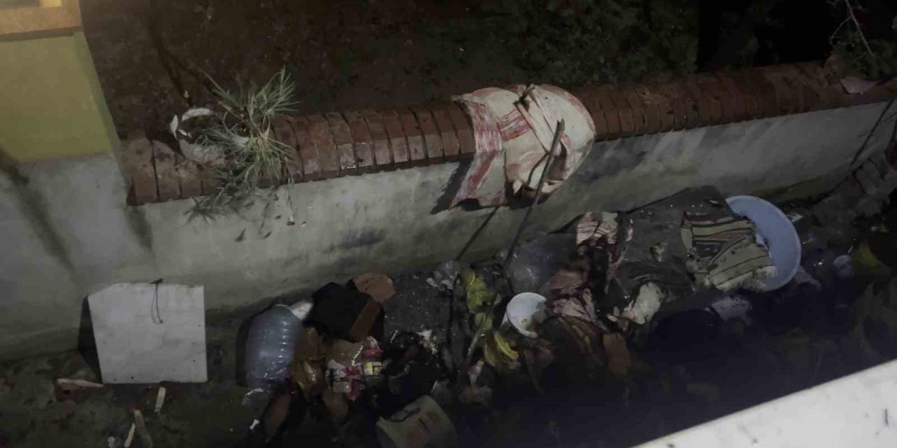 Mahalleliyi Panikleten Yangın, İtfaiyenin Müdahalesiyle Son Buldu