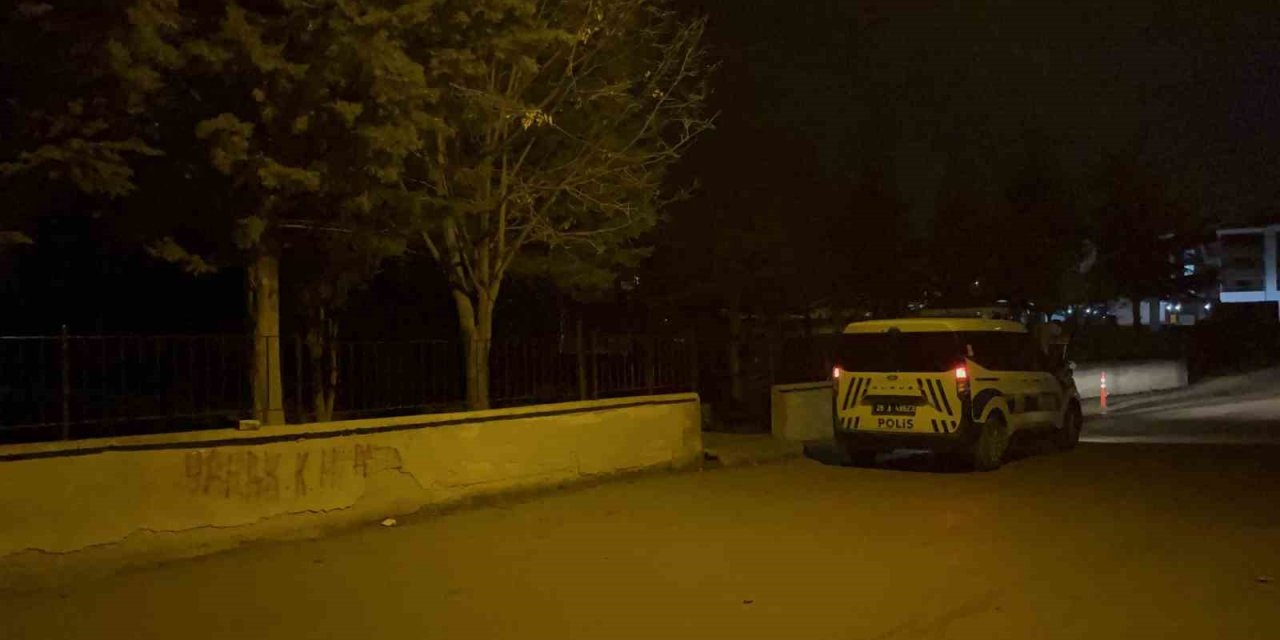 Husumetli Şahıslar Baba Ve Oğluna Saldırdı