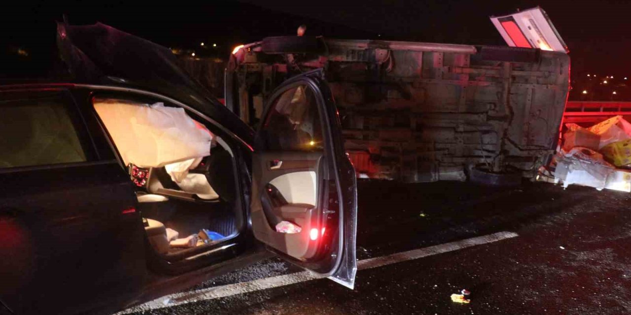 Aynı İstikamette Giden Otomobil İle Minibüs Çarpıştı 1 Kişi Öldü 3 Kişi Yaralandı