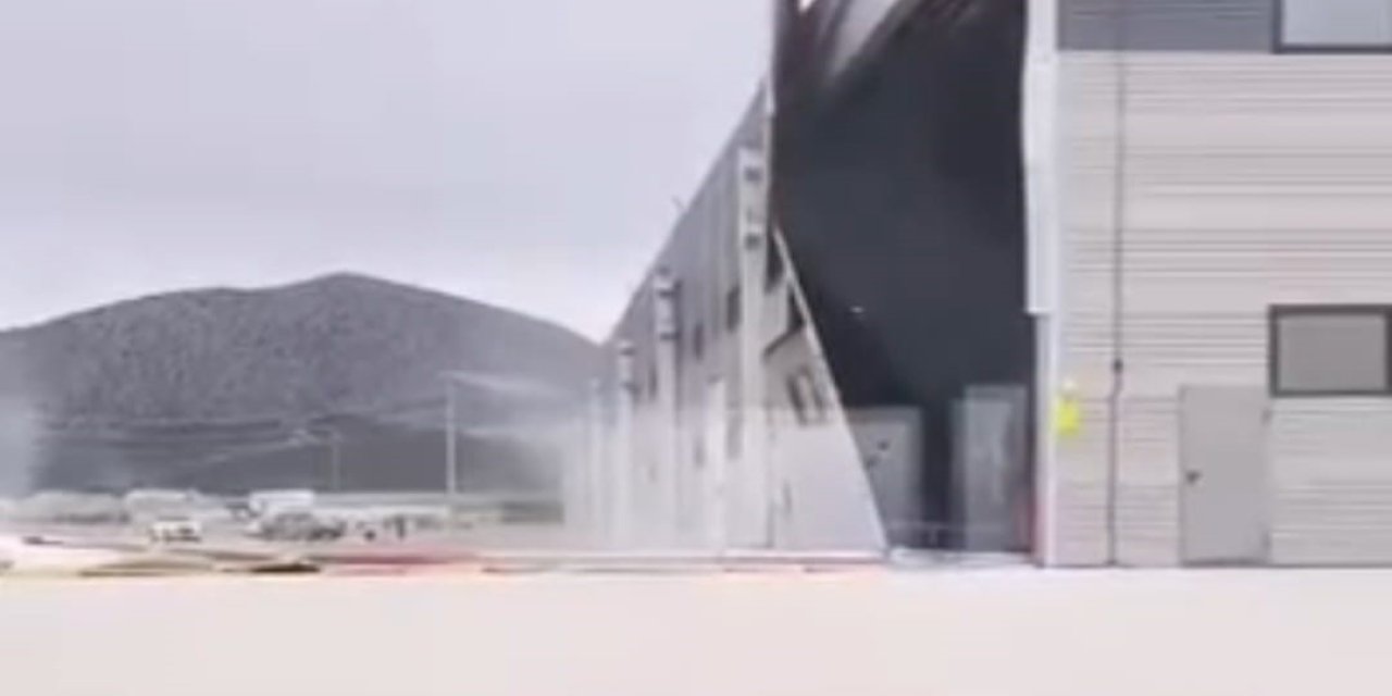 Şiddetli Rüzgâr Fabrikanın Duvarını Yıktı