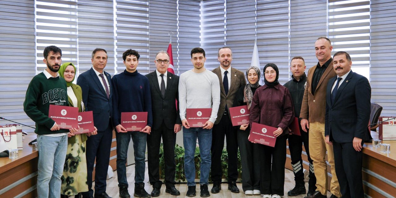 BŞEÜ'de Satranç Ödülleri Verildi