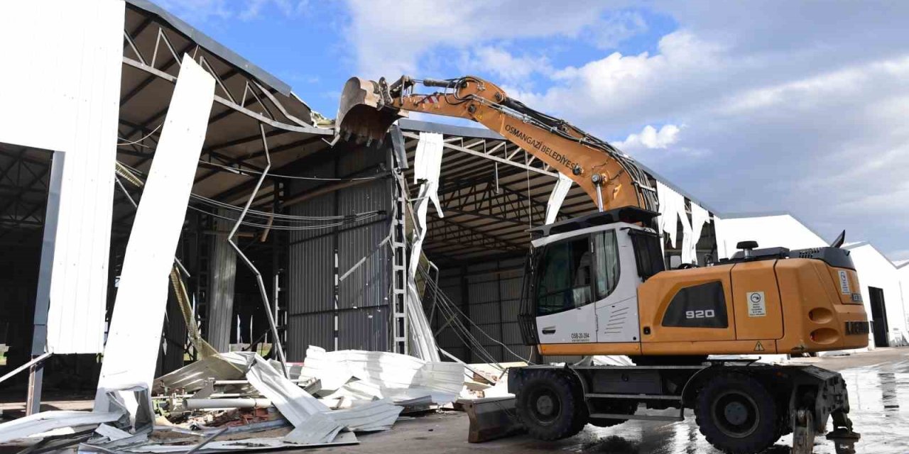 Tarım Arazisine Kaçak Yapılan Depolar Yıkıldı