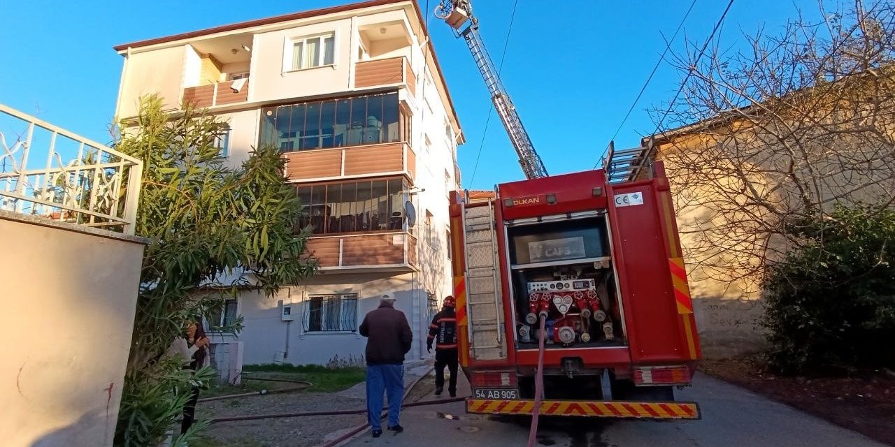 Mangal Yakmak İsterken Çatıyı Ateşe Verdi