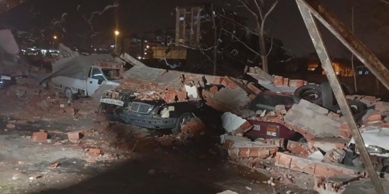 Lodos Duvarı Devirdi, Altında Kalan 10 Araç Hasar Gördü