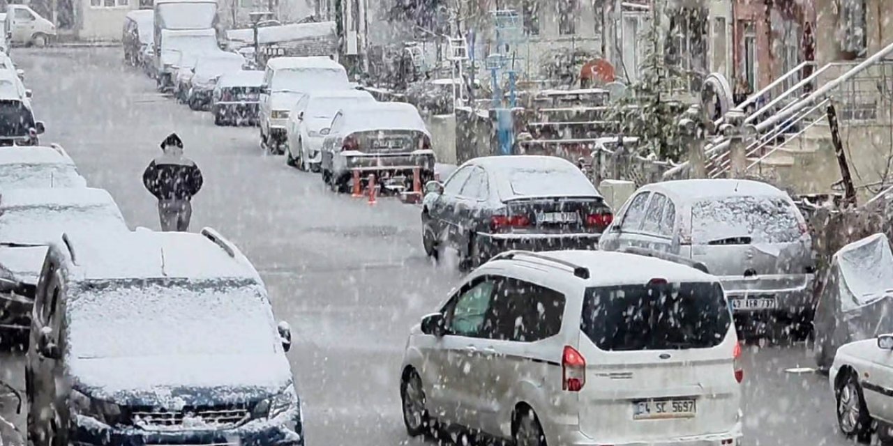 Kar Yağışı Ulaşımı Olumsuz Etkiledi