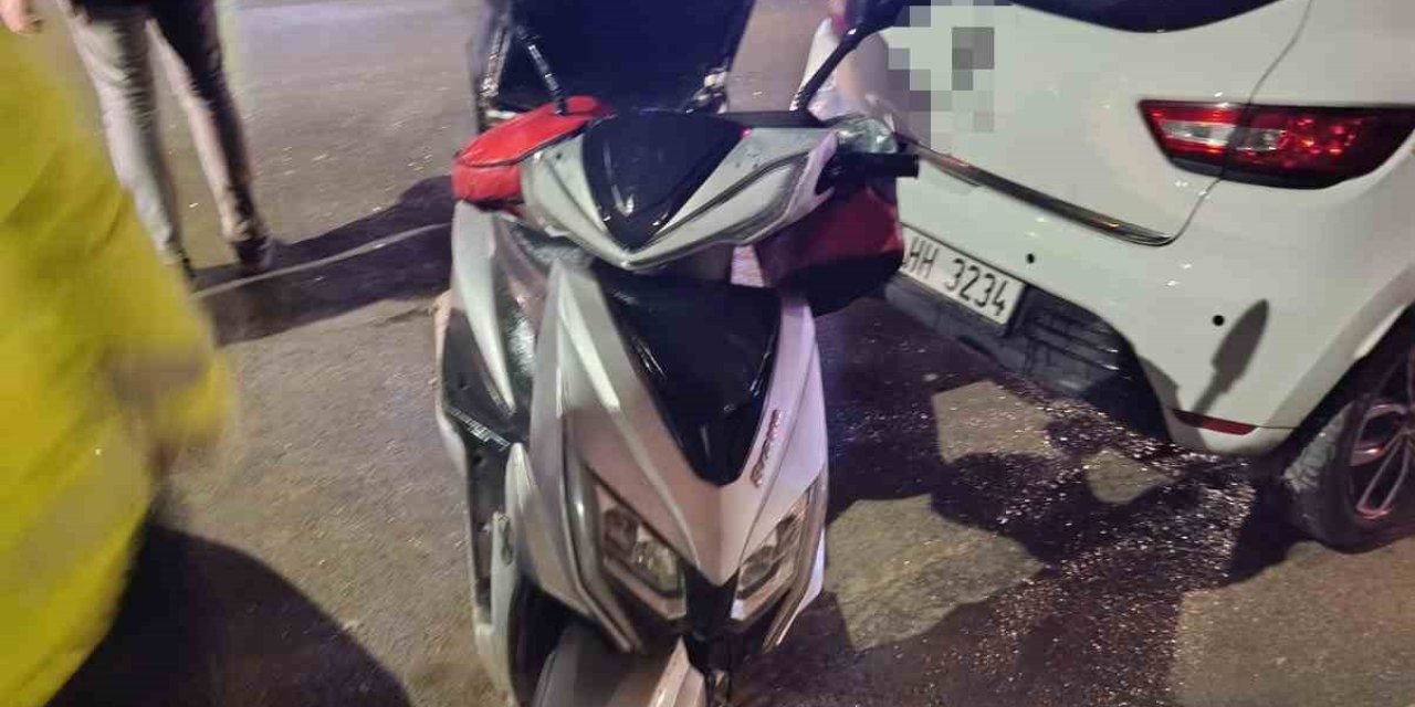 Motosiklet Yayalara Çarptı: 1’i Ağır 2 Yaralı