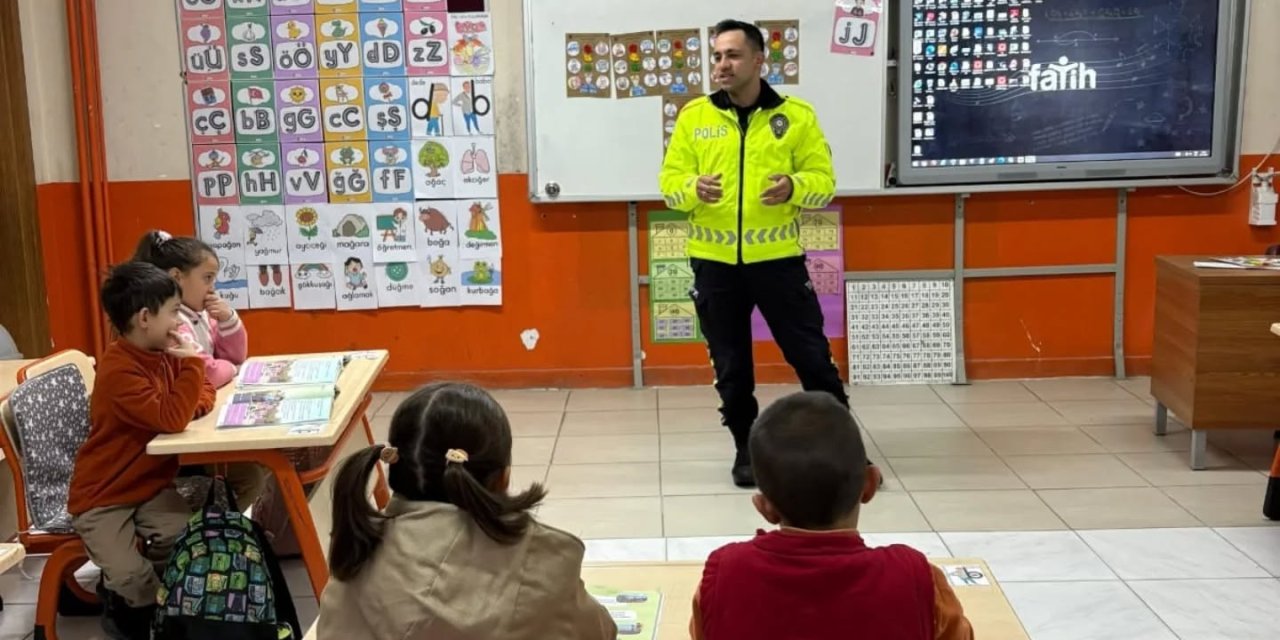 Minik Öğrencilere Trafik Eğitimi