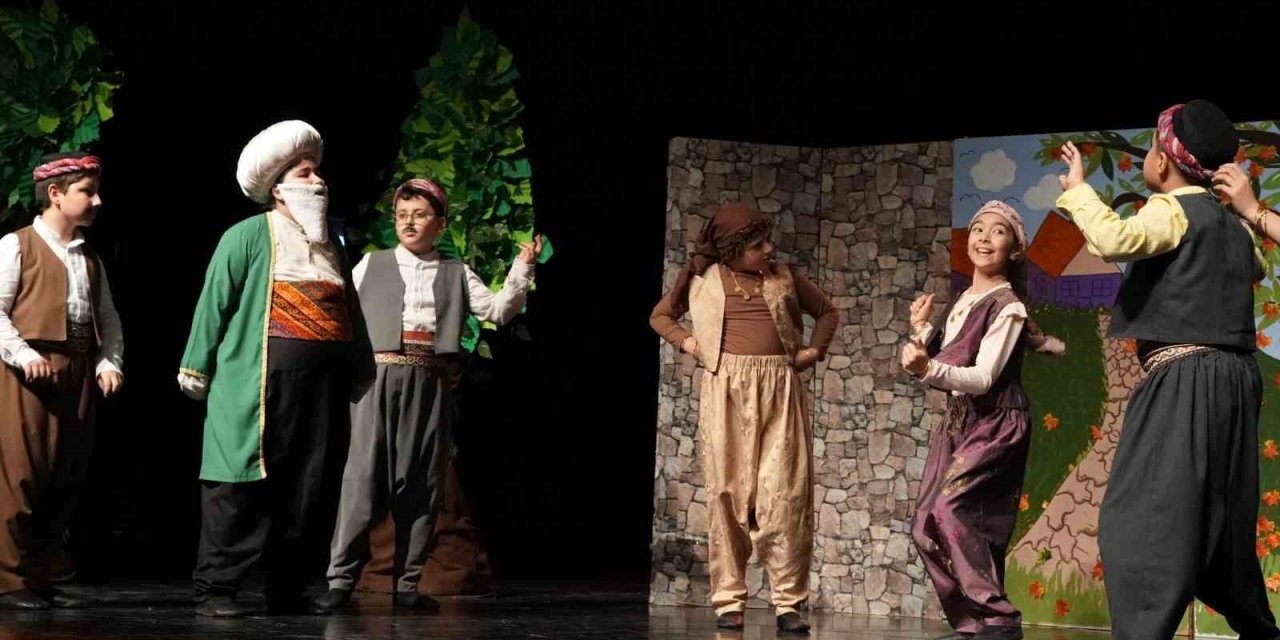 Sahnenin Yıldızları Göz Kamaştırdı