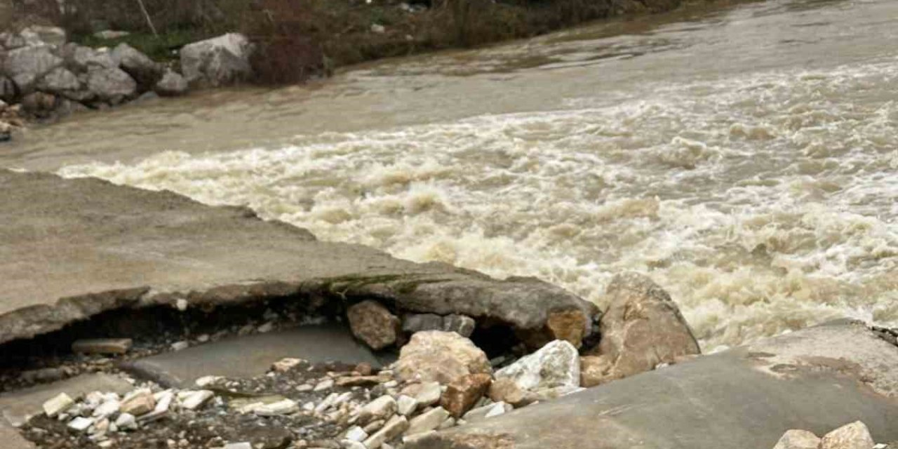 Mesire Alanındaki Hasarlı Köprü Tehlike Saçıyor