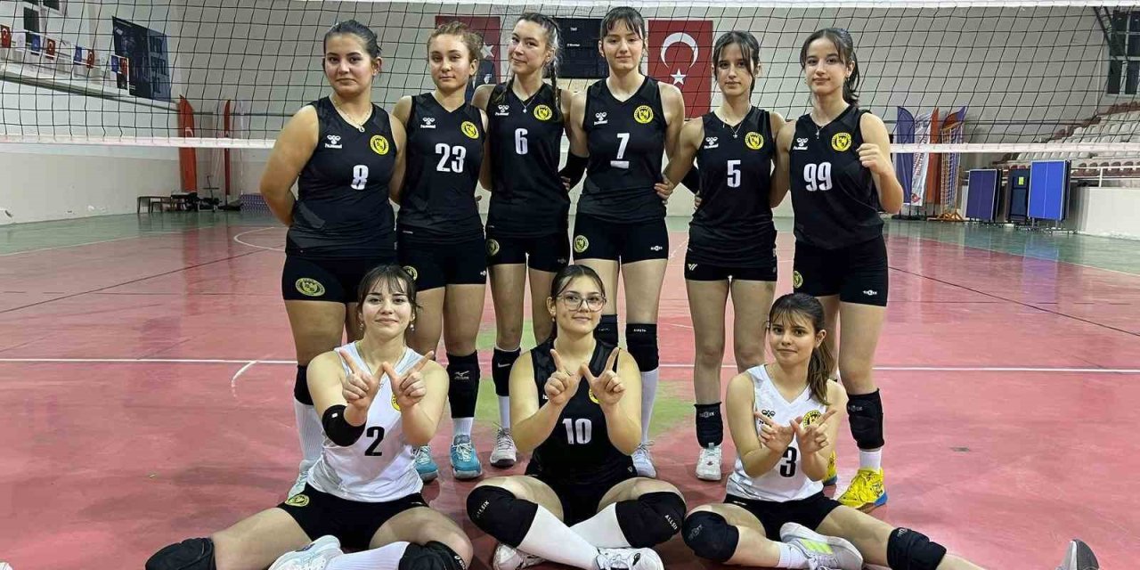 Söğütspor Kadın Voleybol Takımı Bölgesel Lig’de Mücadele Edecek