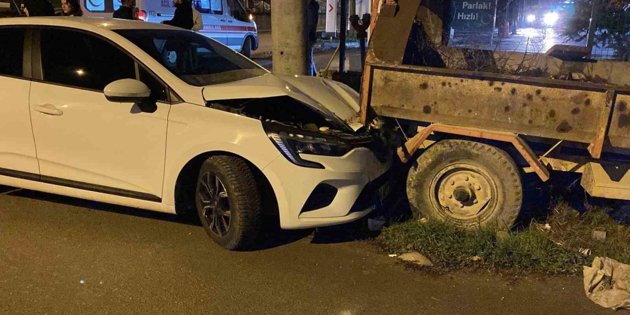 Kaza Yapan Otomobil Savrulup Kamyonete Çarptı 2 Kişi Yaralandı