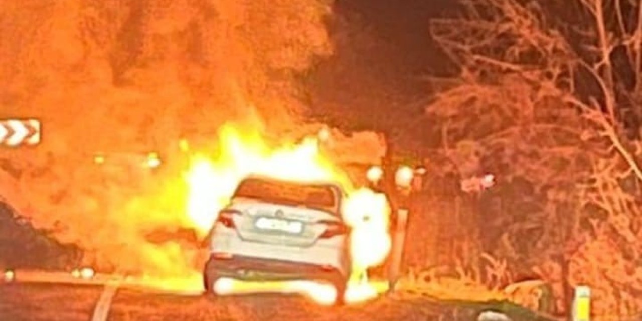 Seyir Halindeki Otomobil Alev Alev Yandı