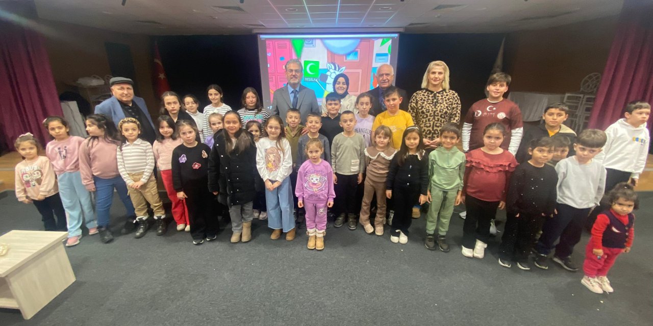 Gölpazarı'nda Öğrencilere Karne Hediyesi Sinema Gecesi