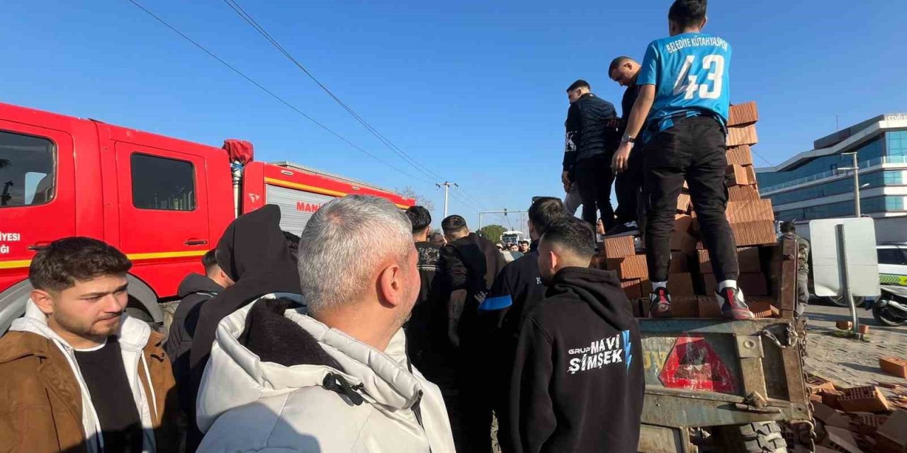 Kütahyaspor Taraftarı, Yaralı Sürücünün Yardımına Koştu