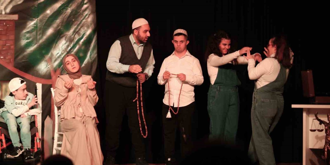 Engelli Bireyler Sahnede