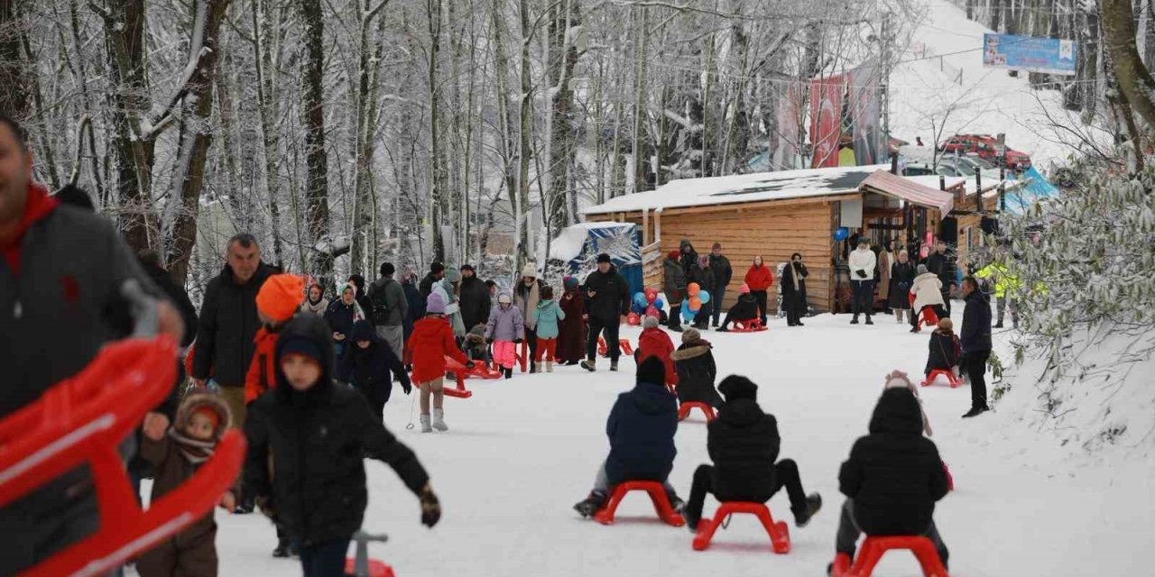 Karne Hediyesi Kar Eğlencesi: Kızak Şöleni