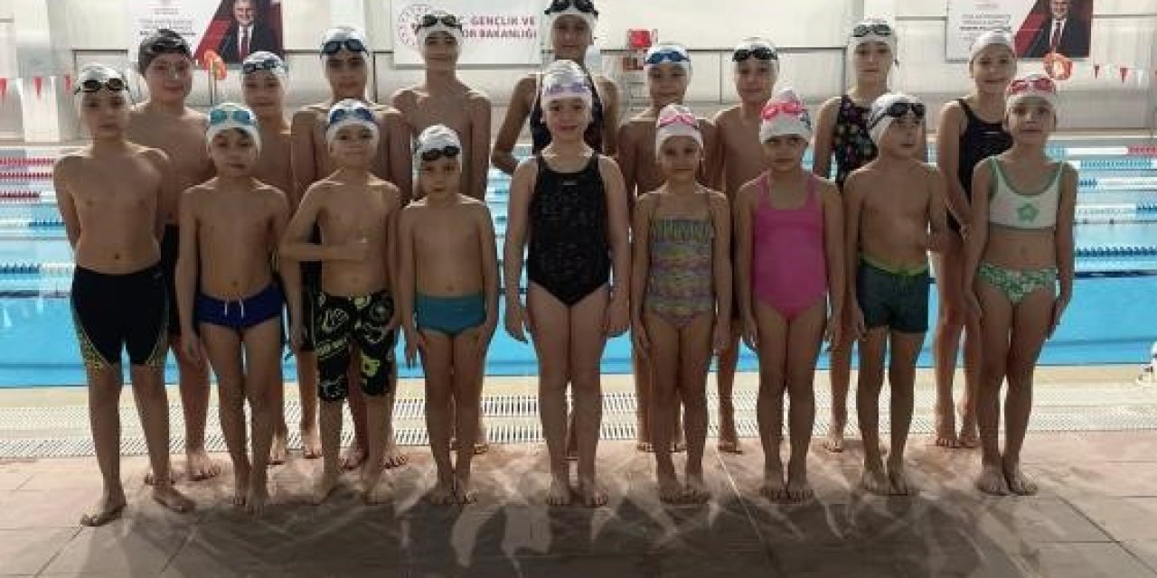 Spor Okulları Yüzme Antrenmanları Yoğun Tempoyla Sürüyor