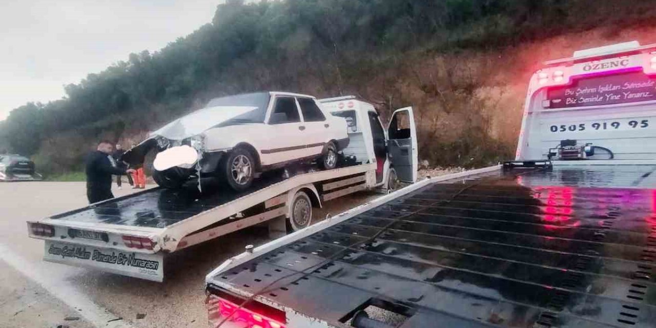 Kaygan Yoldaki Kaza Ucuz Atlatıldı