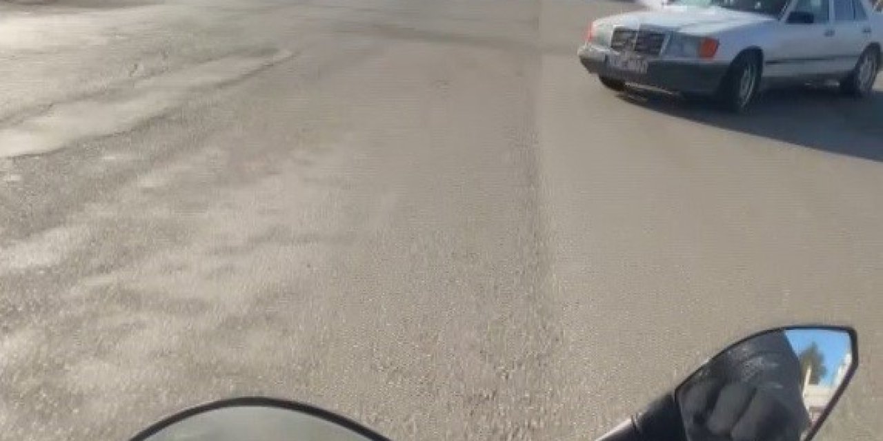 Caddeye Kontrolsüz Çıkan Araca Çarpmaktan Kıl Payı Kurtuldu