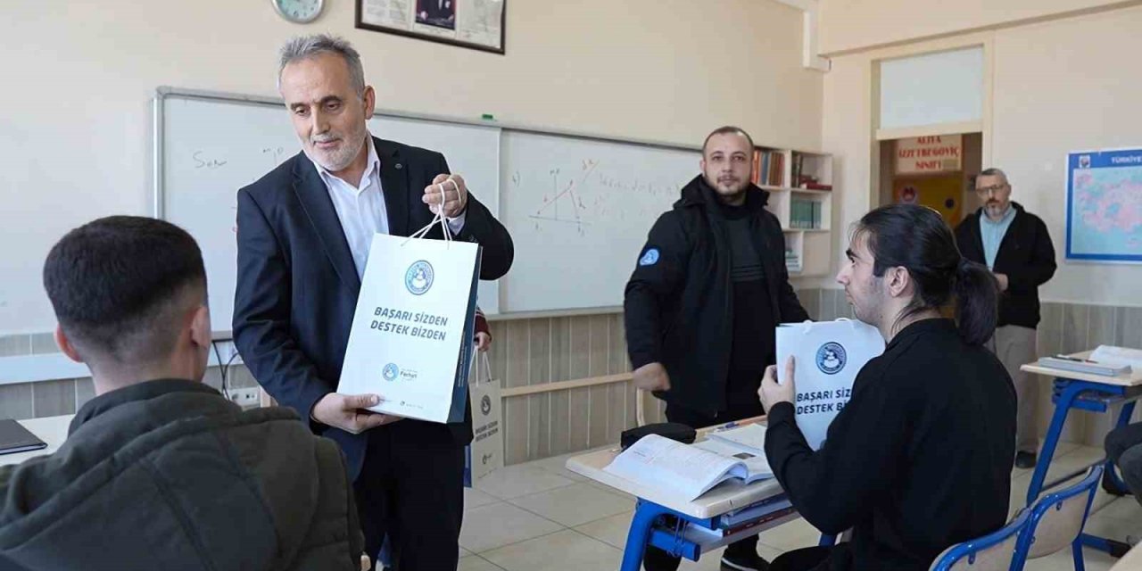 Bu İlçede Üniversite Öğrencilerinin Ulaşım Kartları Belediyeden