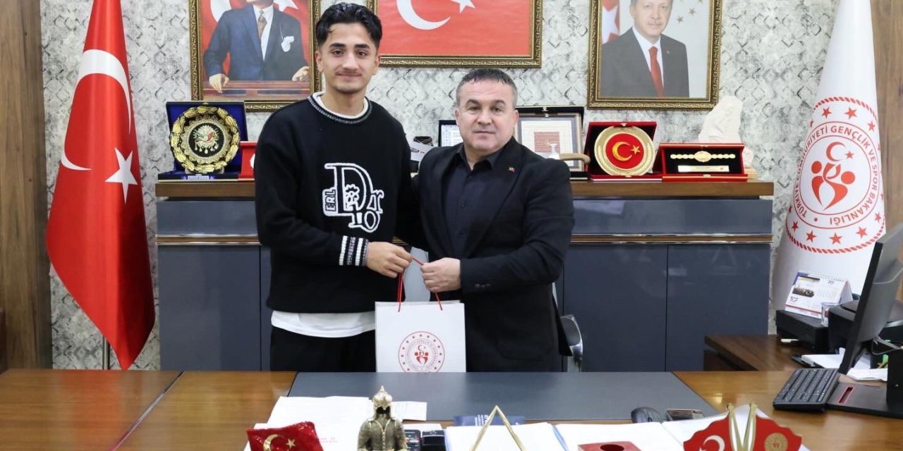 Müdür Demir Başarılı Sporcuyu Tebrik Etti