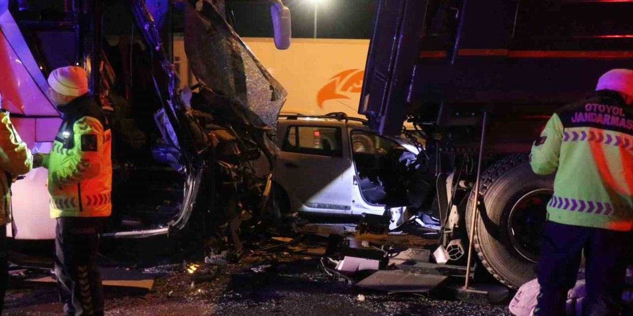 Çocuklarının Birinin Elinde Sigara, Diğerinde Alkol Şişesi Olan Anne Beraat Etti