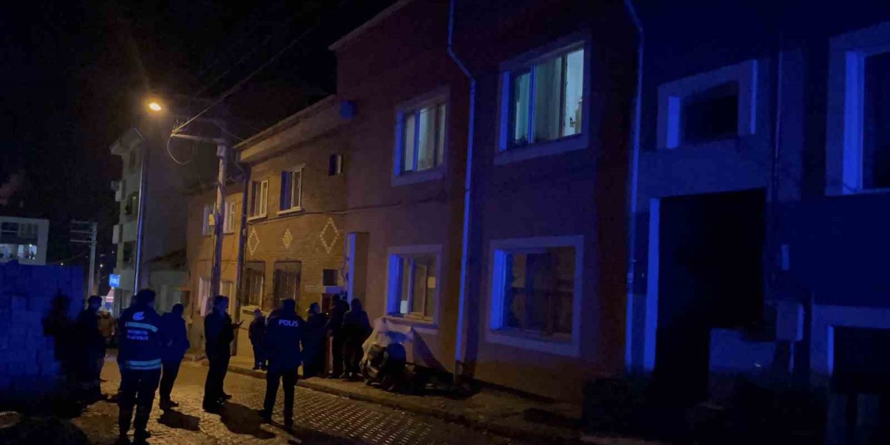 Üçüncü Kattan Düşen Şahıs Ağır Yaralandı