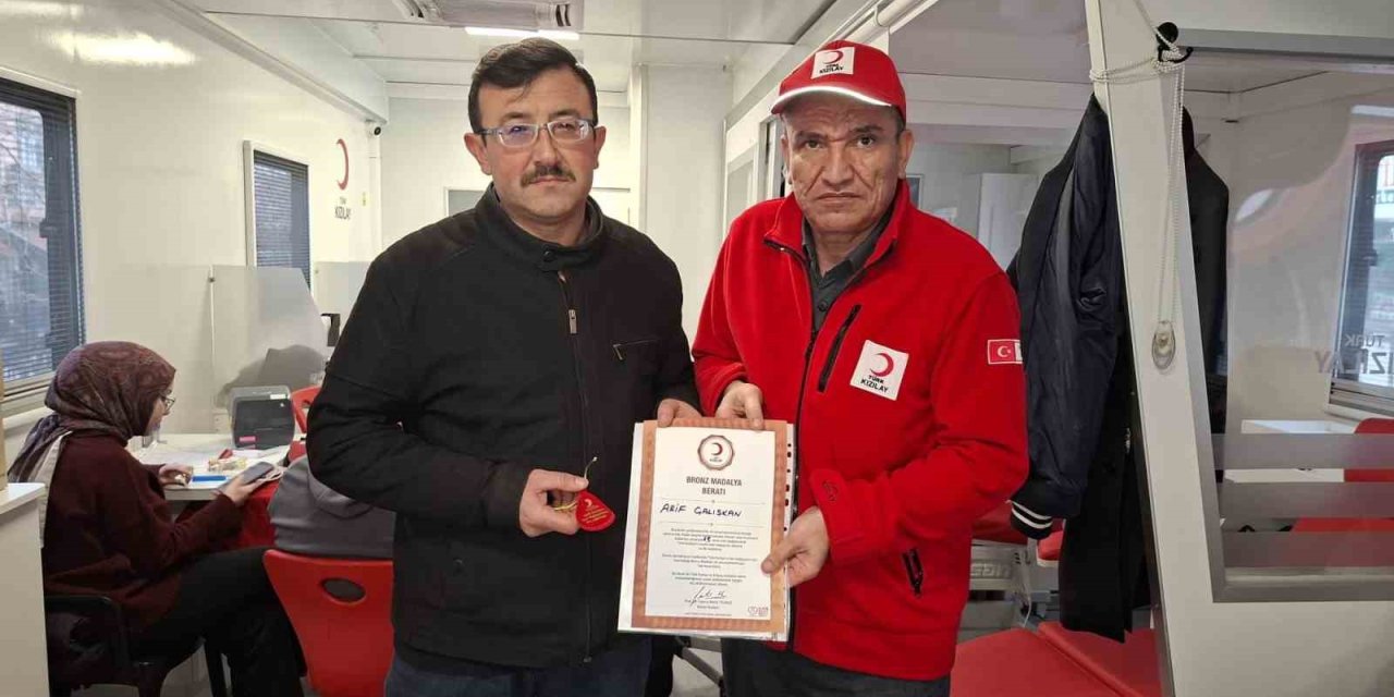 15 Ünite Kan Bağışlayan Vatandaşa Bronz Madalya