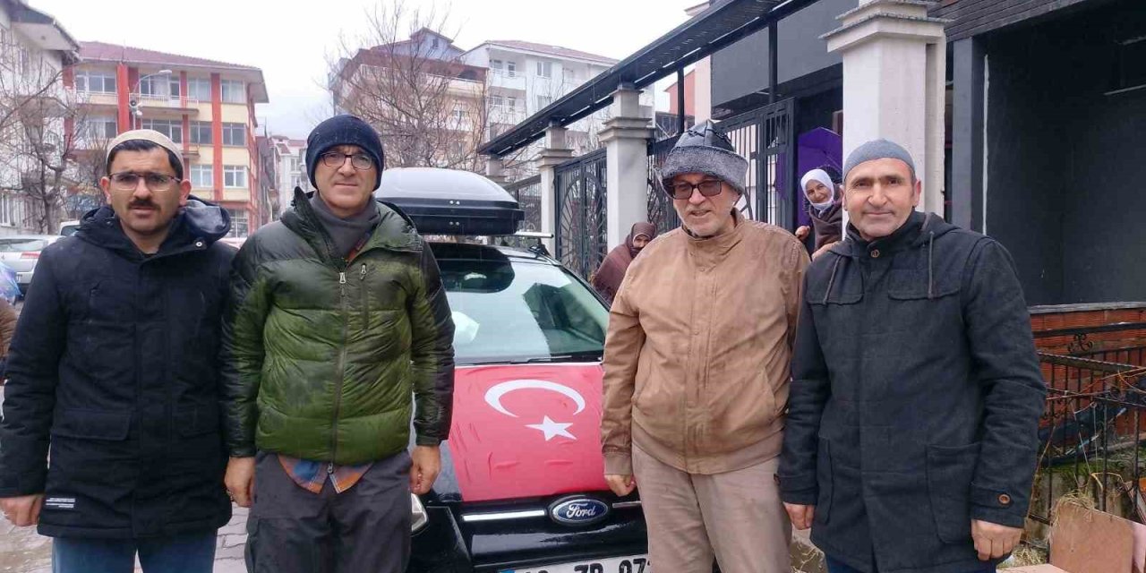 4 Kişi Özel Araçlarıyla Umre Yolculuğuna Çıktı