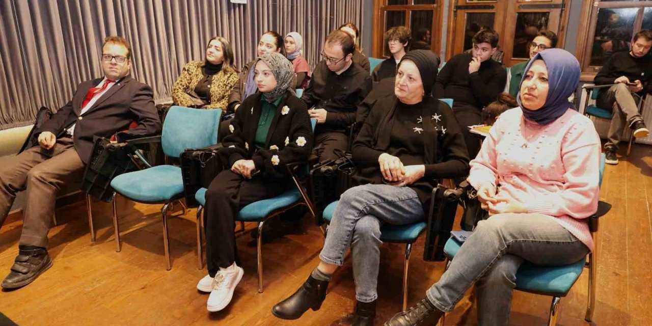 Gençlere Yol Gösteren Söyleşi