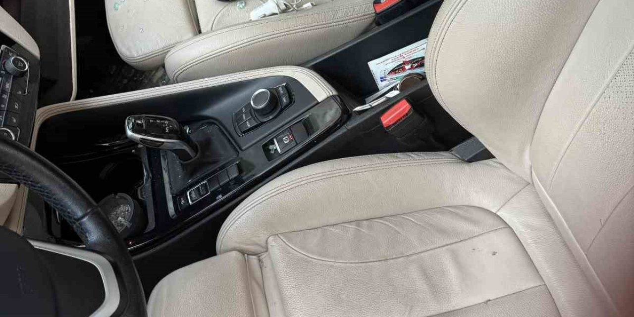 Aynı Sokak Üzerinden Beş Aracın Camlarını Kırıp Hırsızlık Yaptılar