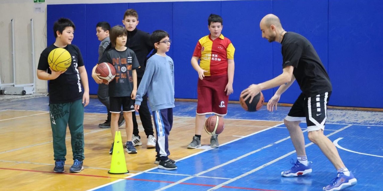 Spor Okullarında Basketbol Antrenmanları Devam Ediyor