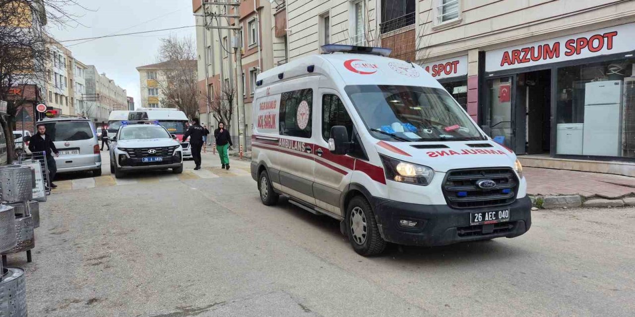 Üvey Oğlu Tarafından Bıçaklanan Adam Hayatını Kaybetti