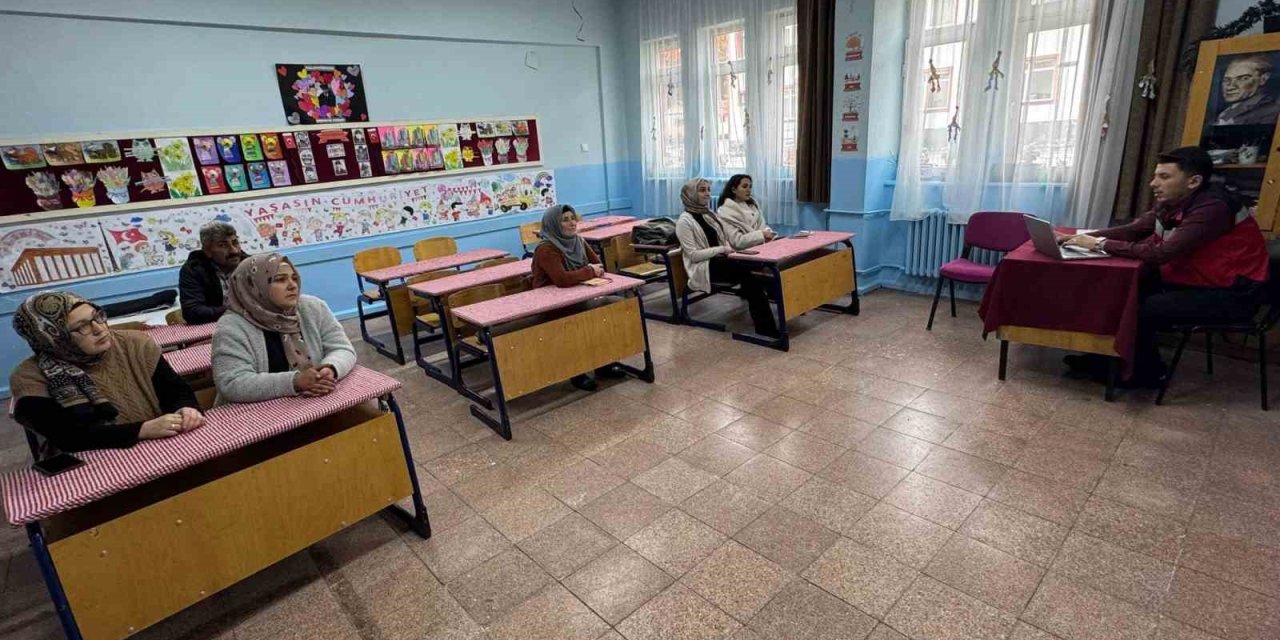 Gıda Güvenliği İçin Okul Personeline Hijyen Eğitimi Verildi