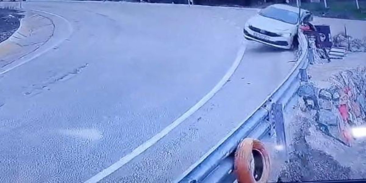 Kontrolden Çıkan Araç Bariyerlere Çarptı