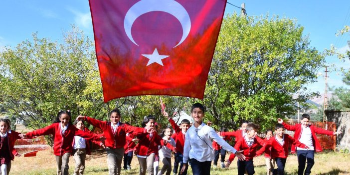 İkinci dönem ‘Bayrak Sevgisi’ teması ile başlıyor