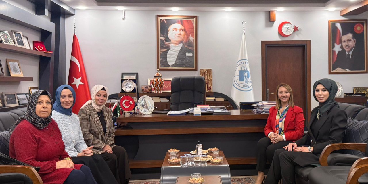 Protokol eşleri Pazaryeri'nde bir araya geldi