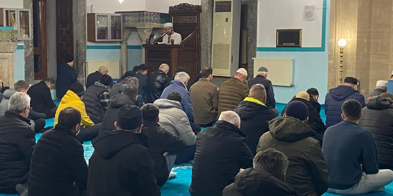 Bozüyük'te Berat Kandili İdrak Edildi