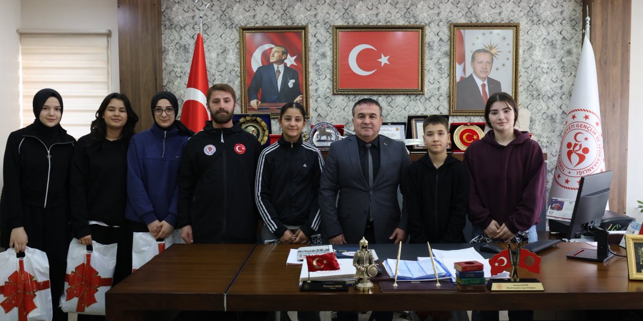 Müdür Demir boksörlerle bir araya geldi