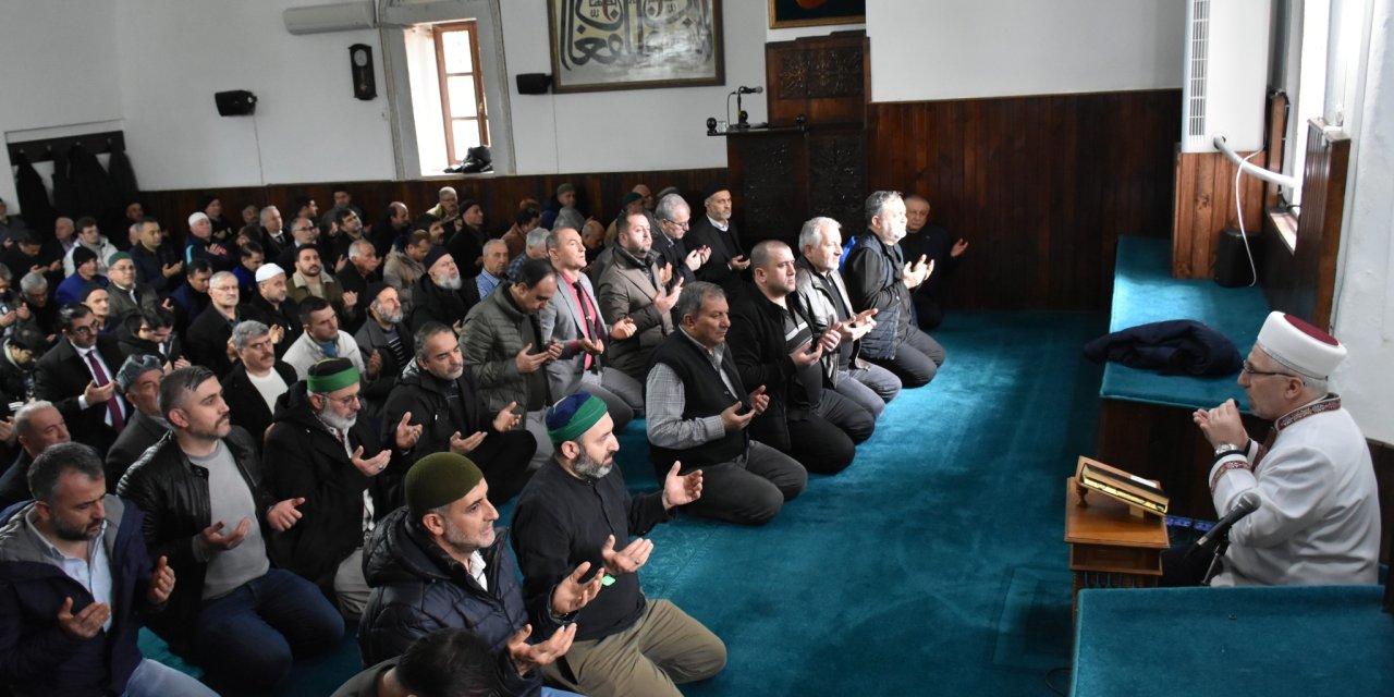 Deprem şehitleri için mevlit okutuldu