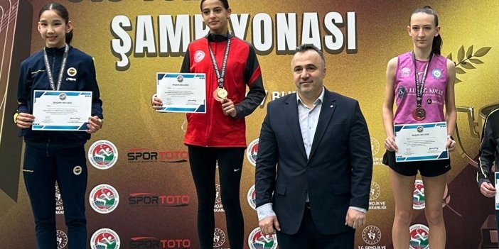 Ecem Uygun Türkiye 3'üncüsü oldu