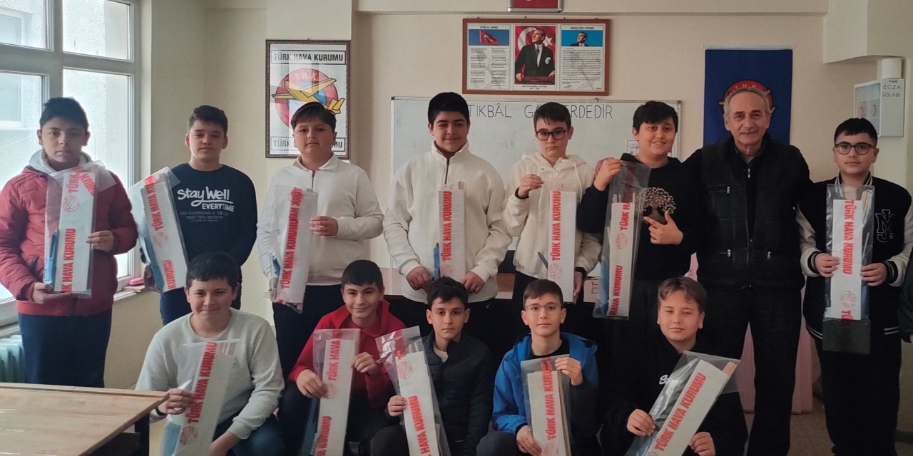 Gençler, Havacılıkta Atatürk’ün Gösterdiği  Hedefe  Doğru  Koşuyor