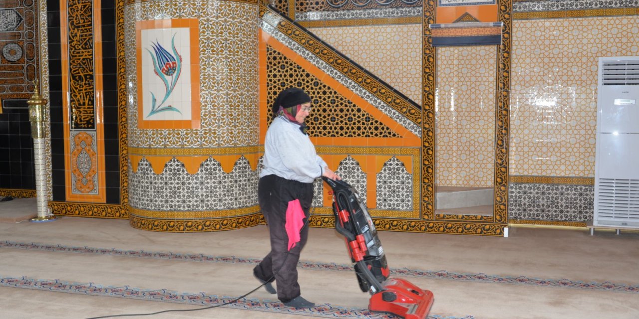 Bozüyük'te Ramazan Öncesi Camilerde Temizlik