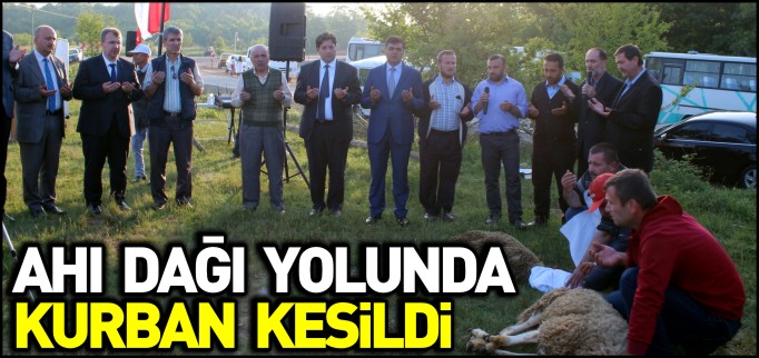 AHI DAĞI YOLUNDA KURBAN KESİLDİ