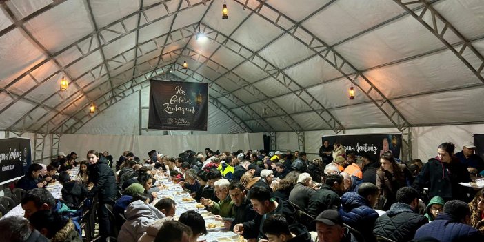 Binlerce kişi aynı sofrada buluştu