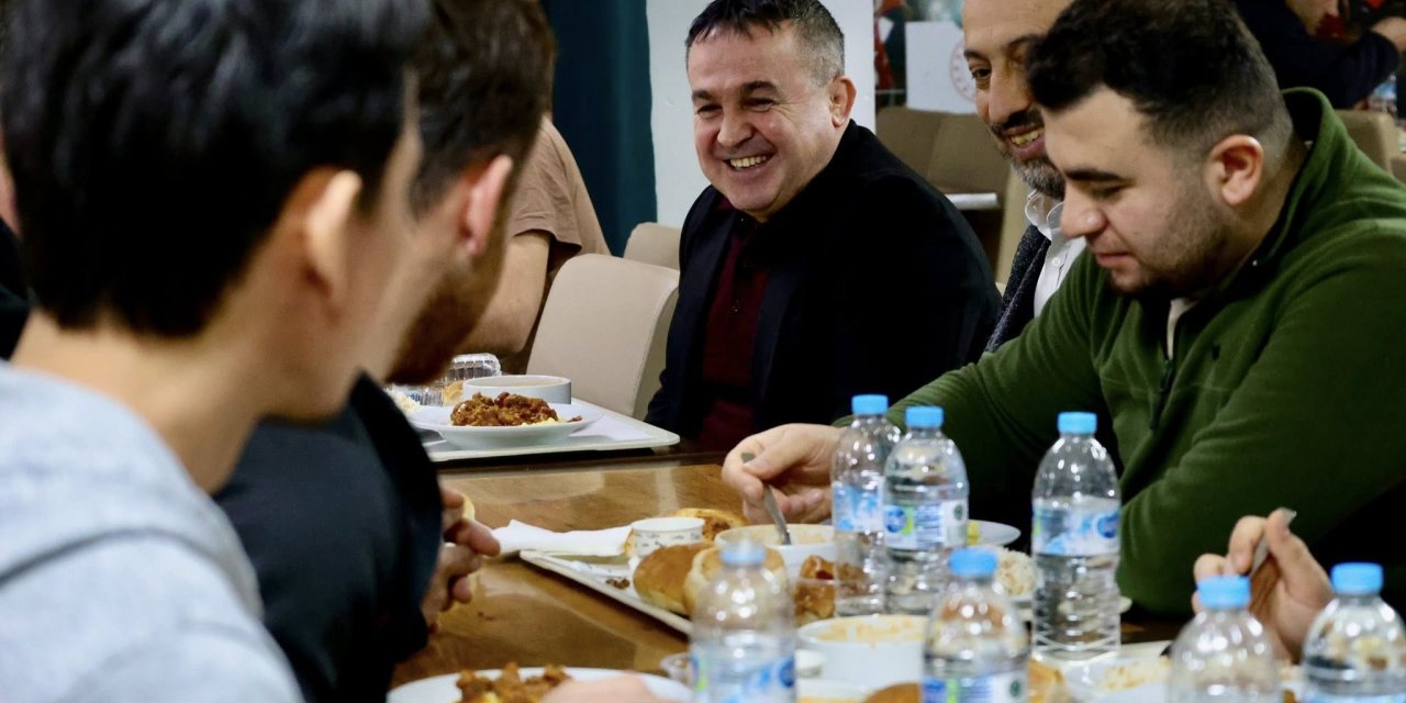Müdür Demir, Öğrencilerle İftarda Bir Araya Geldi