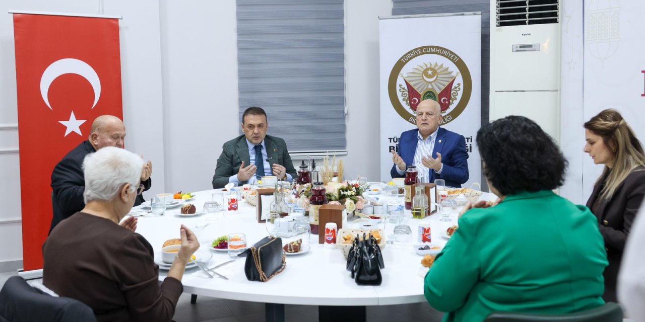 Vali Sözer Muhtarlarla İftarda Bir Araya Geldi