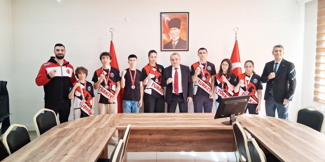 Kaymakam Öztürk Başarılı Sporcuları Ağırladı