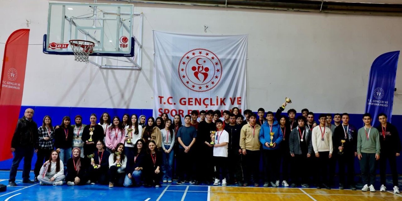 Bilecik'te Okul Sporları Satranç Turnuvası Tamamlandı